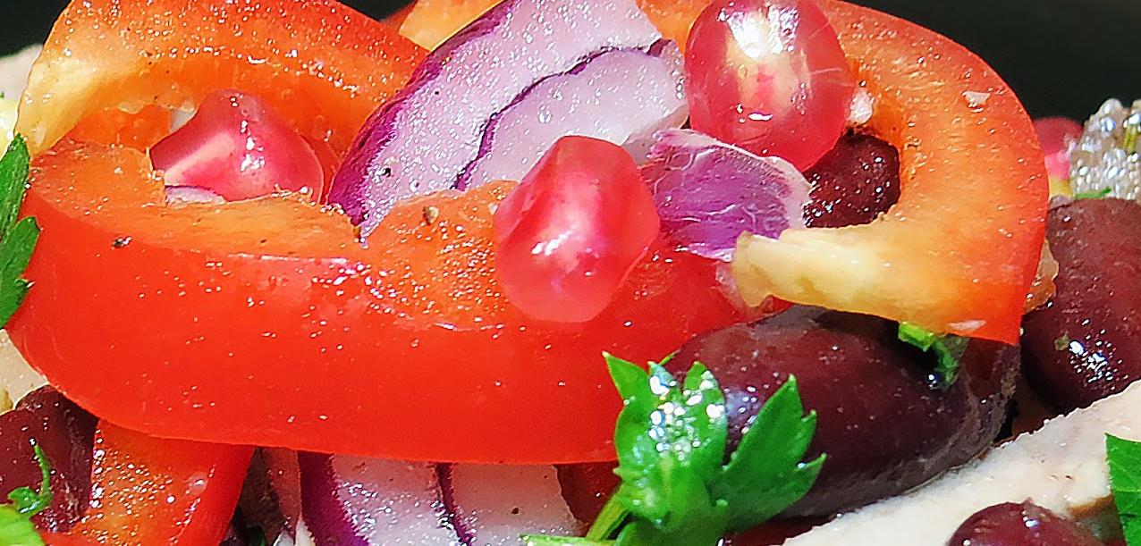 bluda na novyy god salat iz pomidorov s fasoliu